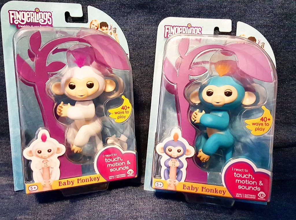 WowWee Fingerlings interactive baby monkey toy