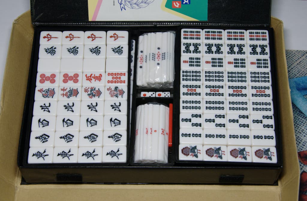 Mahjong Set vintage toy view