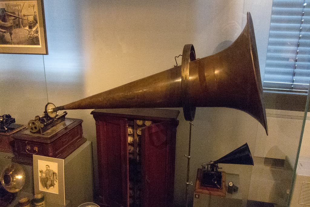 Early horn phonograph player