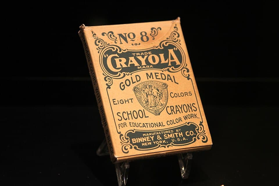 Vintage Crayola Gold Medal No. 8 school crayons box