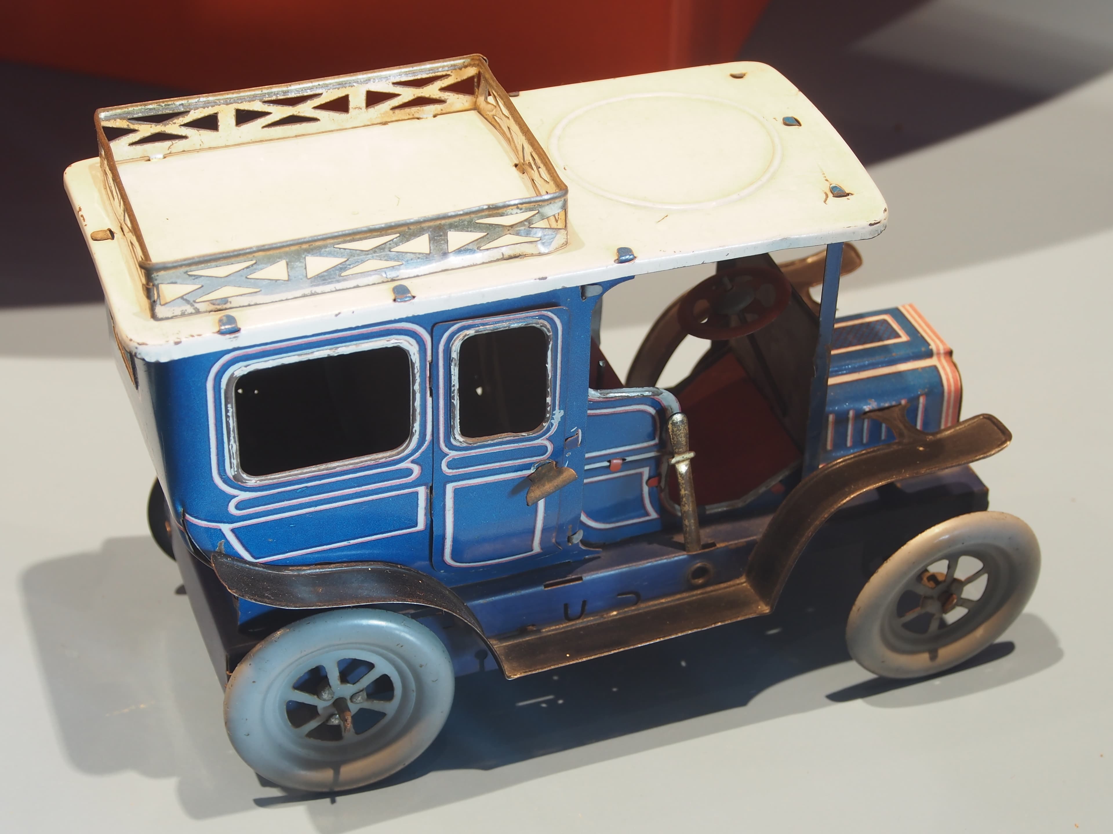 Wind-up Tin Car vintage toy view